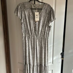 BNWT Maxi dress, size large black and white